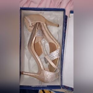 Elegant Glittering Heels Gold
